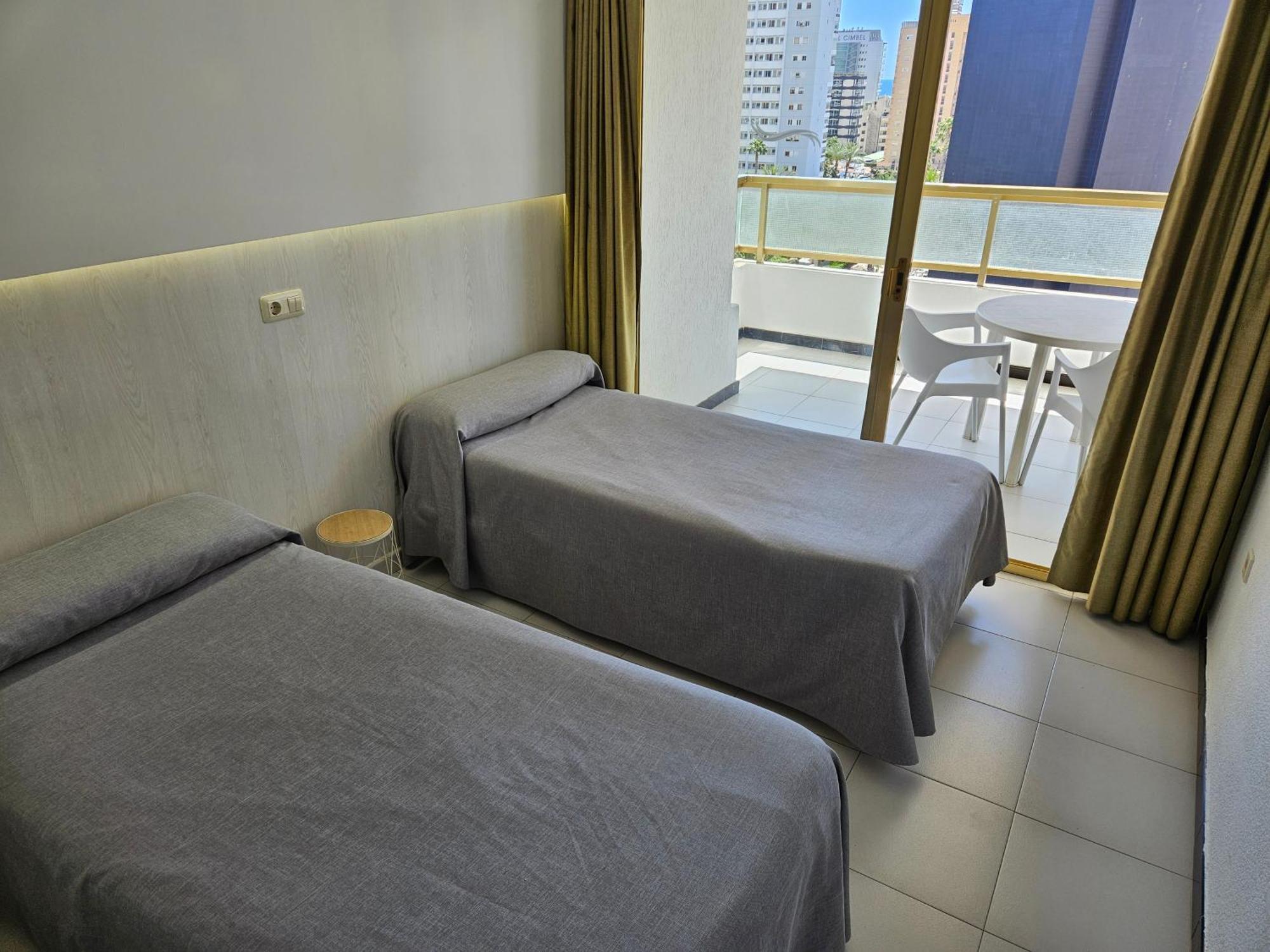 Apartamentos Maria Victoria Benidorm Luaran gambar