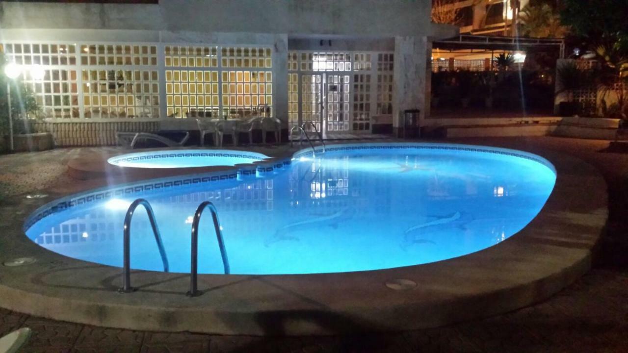 Apartamentos Maria Victoria Benidorm Luaran gambar